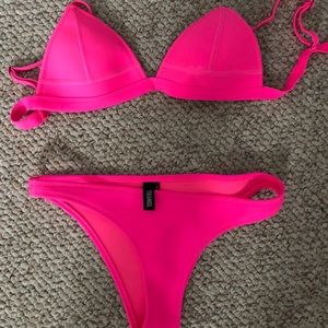 Triangl bathing suit bikini